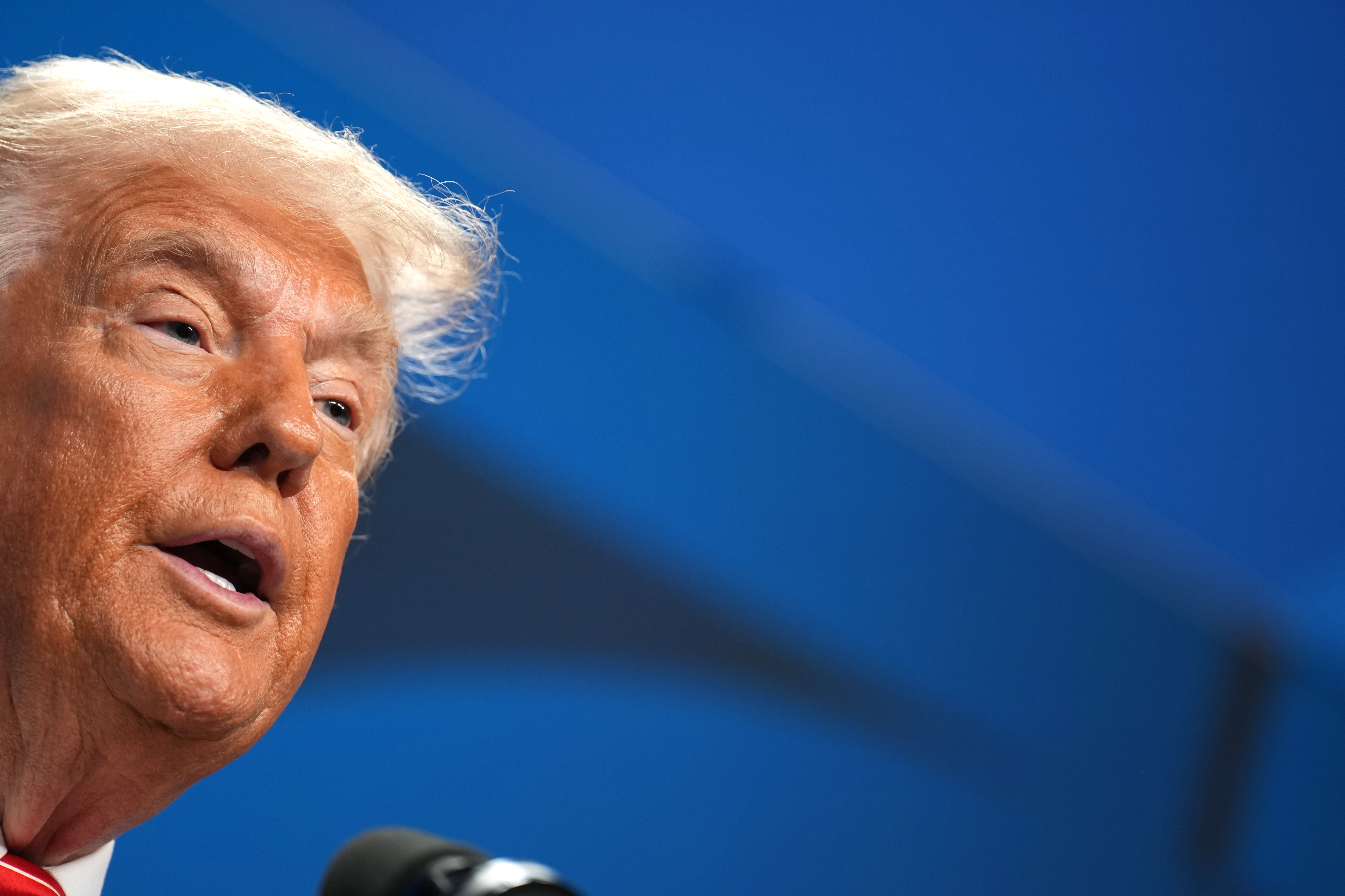 De ce a decis Trump în cele din urmă să ajute Ucraina să atace economia rusă (France 24)