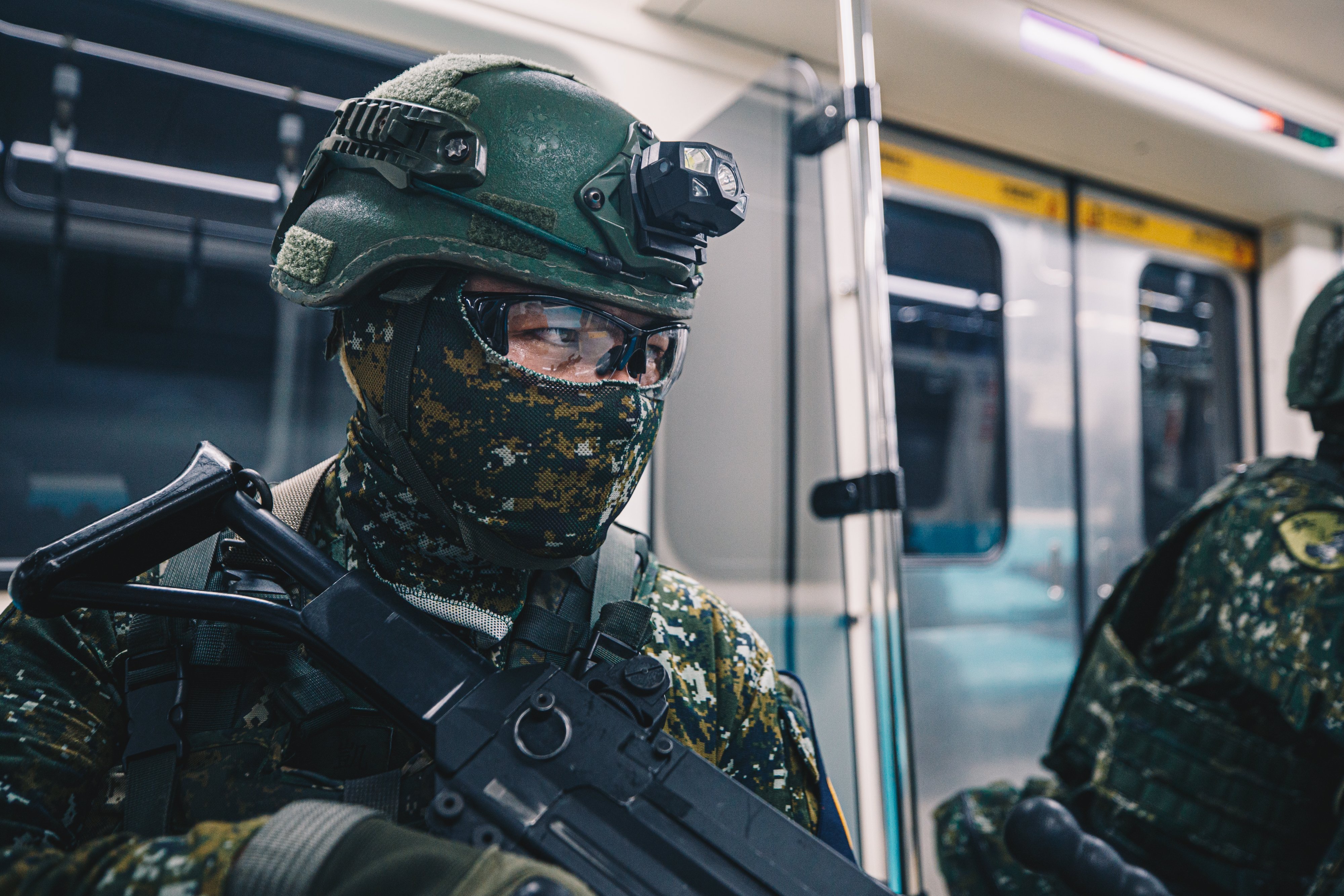 Rachete Stinger și lansatoare de grenade la metrou. Trupele taiwaneze se pregătesc în subteran pentru o invazie chineză