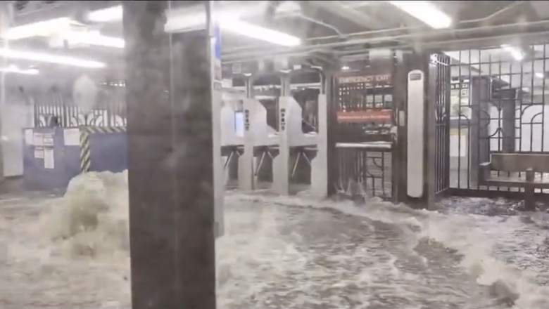 VIDEO  Inundații la New York: metroul și străzile metropolei americane, sub ape după ploi puternice