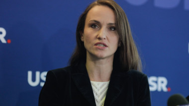 Oana Țoiu.