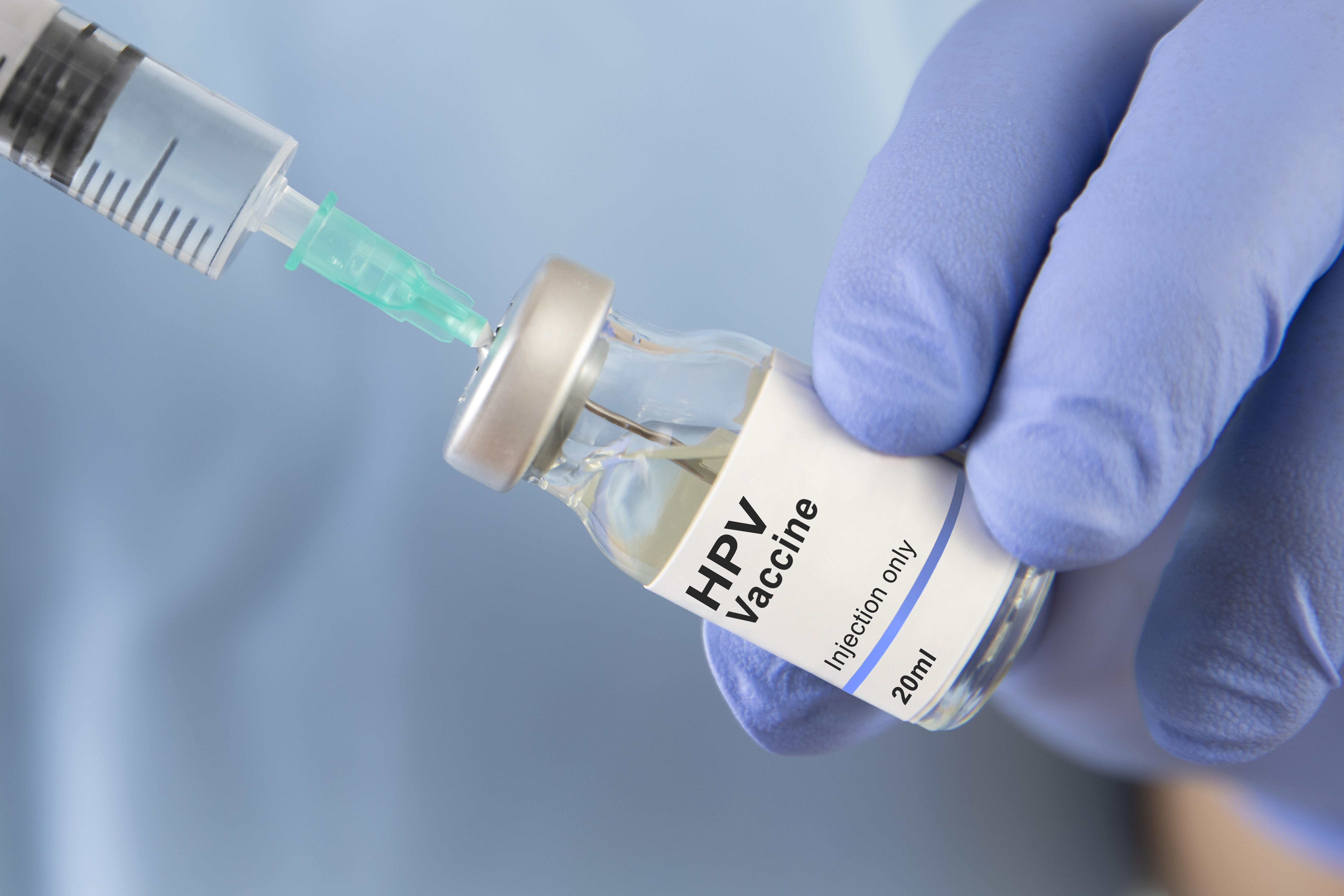Când va fi disponibil gratuit vaccinul HPV în România pentru persoanele cu vârsta între 19 și 26 de ani. Ce spun medicii de familie