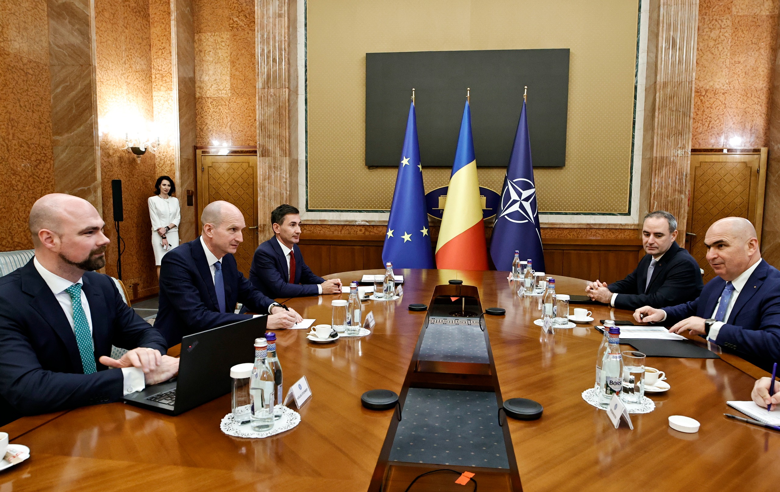 Bolojan a discutat cu reprezentanții agenției de rating Standard & Poor's despre măsurile de reformă fiscală adoptate de guvern