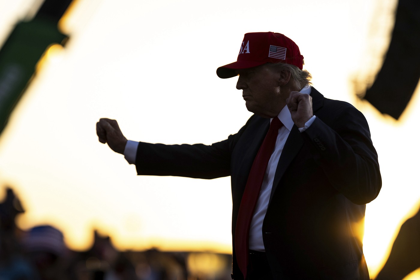 Tabăra MAGA clocotește. „Epoca de Aur” promisă de Trump, umbrită de scandalul Epstein, Ucraina și criza imigrației