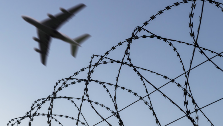 SUA au anunțat un zbor de deportare. Unde au fost trimiși „barbarii atât de periculoși, pe care nici propriile țări nu i-au vrut”