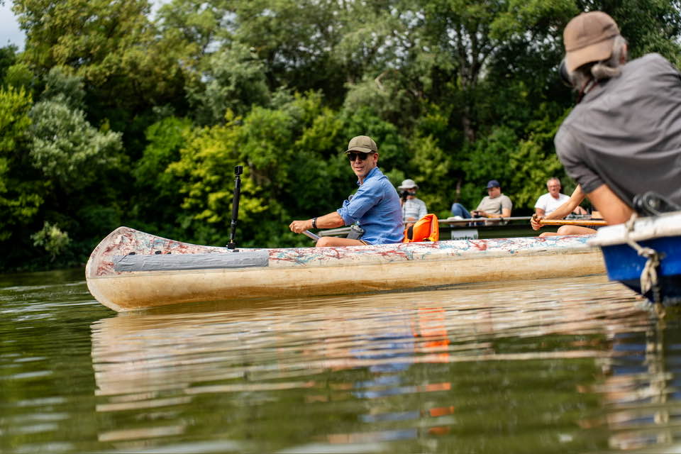 Peter Magyar și-a lansat campania împotriva lui Viktor Orban vâslind în canoe. Turneu prin fieful electoral al premierului ungar