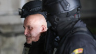 horatiu potra flancat de doi politisti