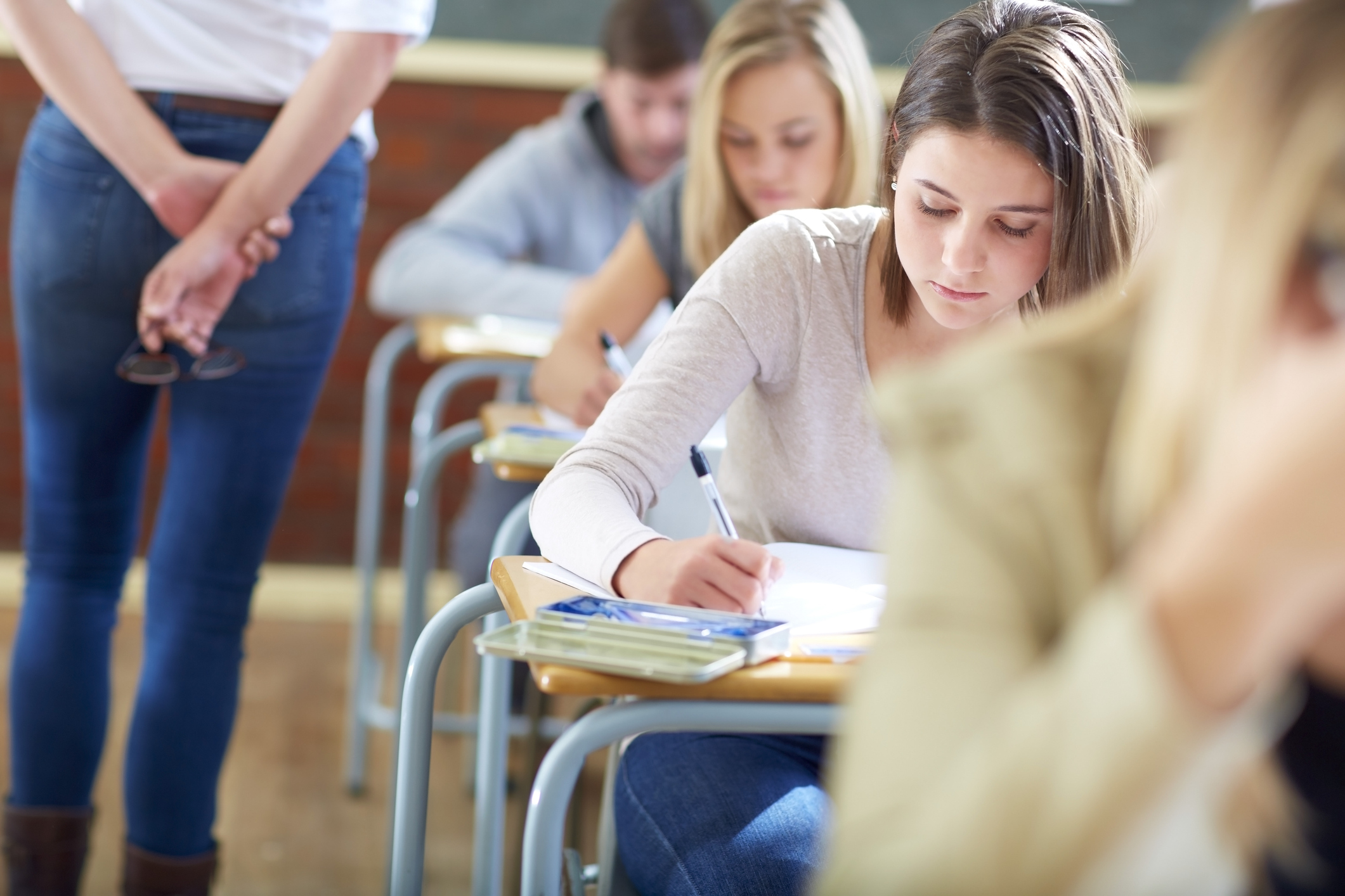 Profesoară acuzată că folosește dispozitive de bruiaj la examene, pentru ca studenții să nu copieze. Cum s-a descoperit totul