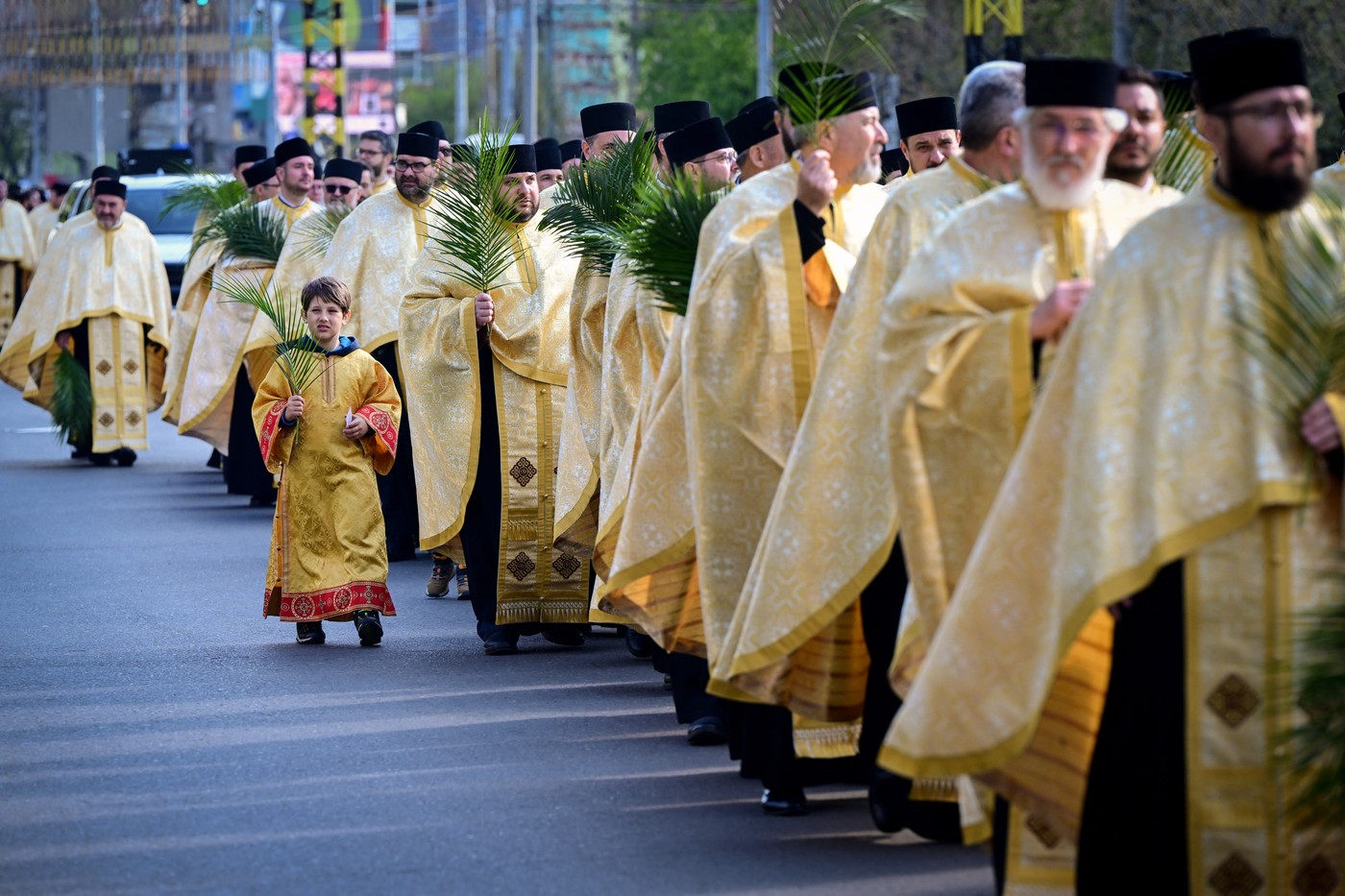 Cât de des merg românii la biserică. 85% dintre cetățeni se consideră persoane religioase