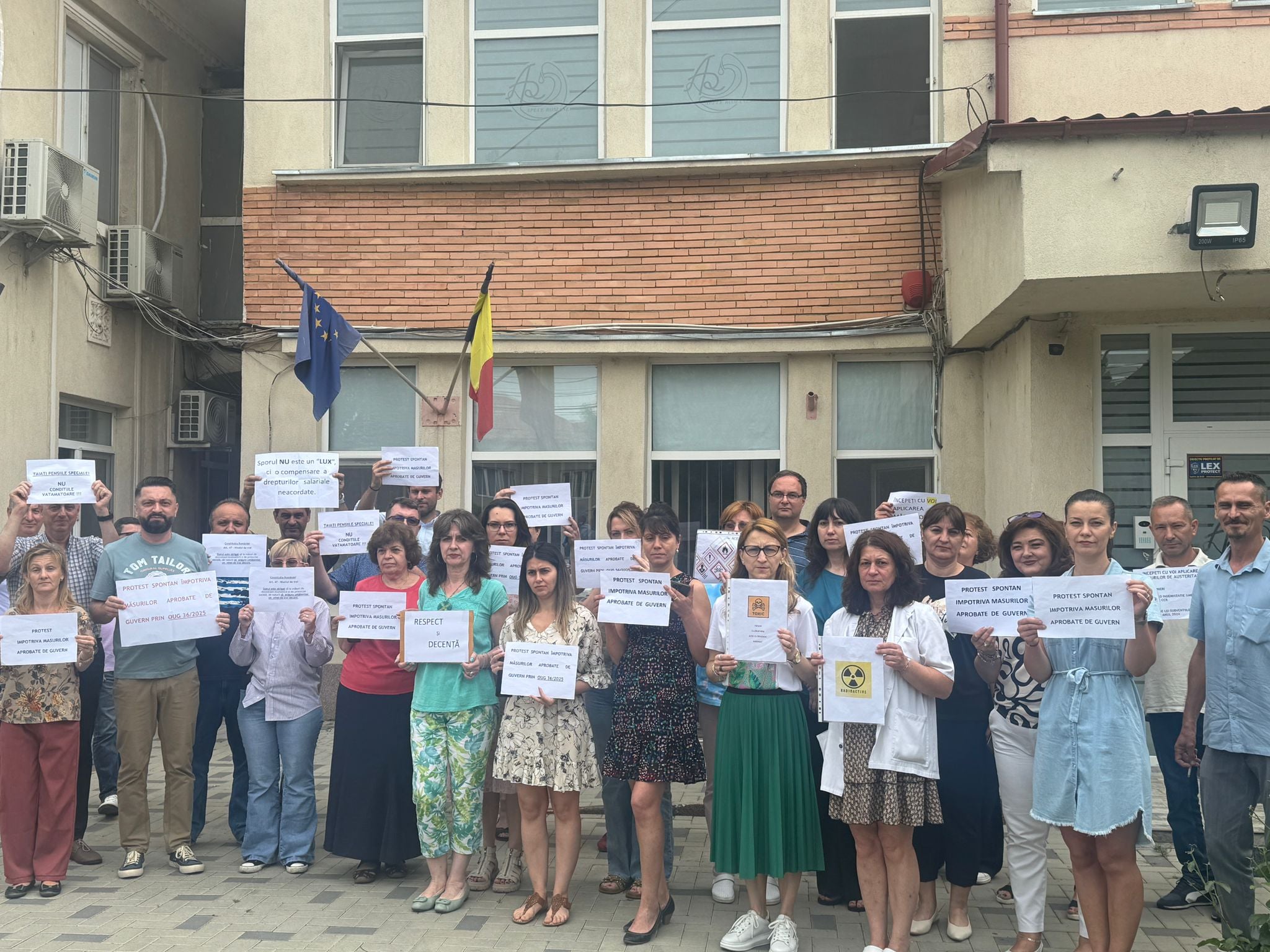 Proteste în mai multe judeţe și în București. Sindicaliștii din casele judeţene de pensii, nemulțumiți de măsurile de austeritate