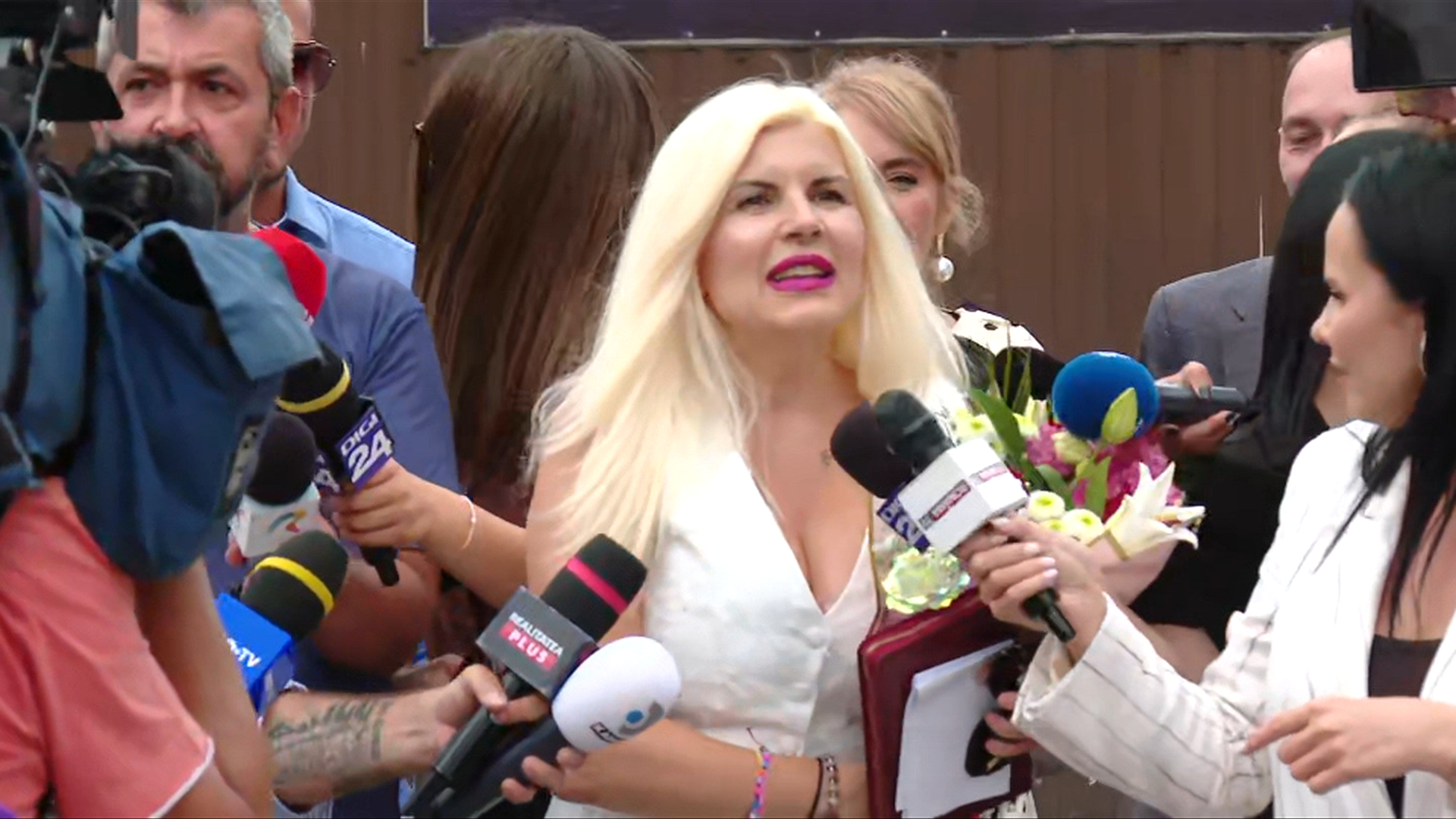 Primele declarații ale Elenei Udrea la ieșirea din penitenciar: „Este minunat să fiu liberă. Nu revin în politică”
