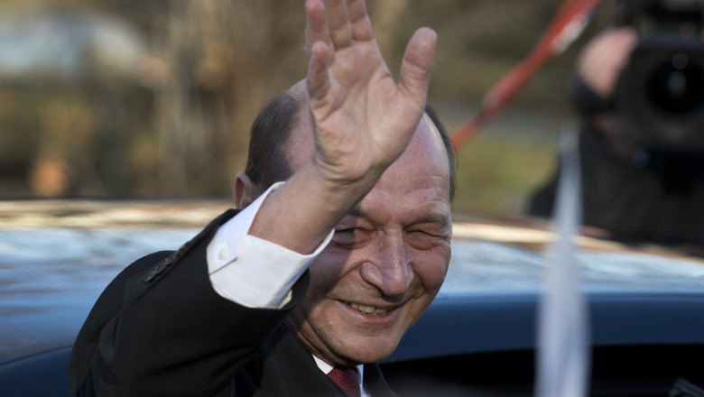 Ce a răspuns Elena Udrea când a fost întrebată dacă ar vorbi cu Traian Băsescu, dacă acesta o va suna