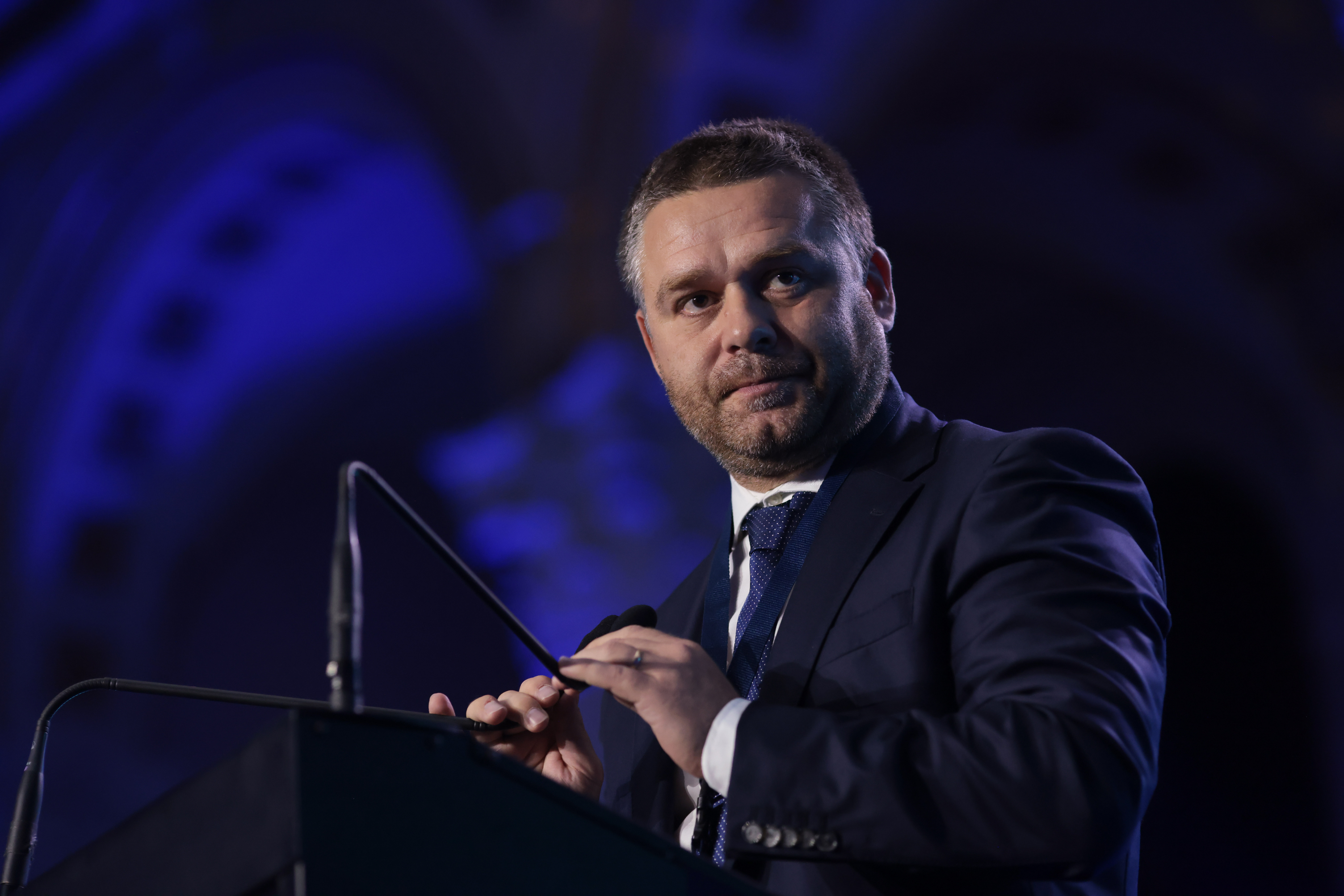 Ciucu spune că pensiile magistraţilor atârnă mult la buget: sunt mai mari decât salariile miniştrilor