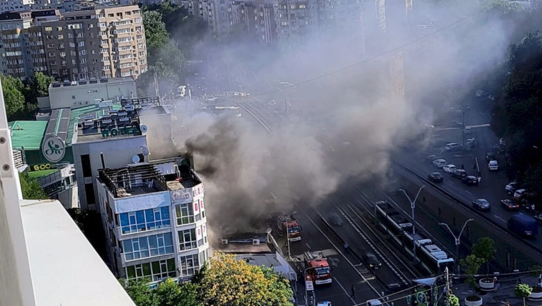 VIDEO&FOTO  Incendiu la un magazin de lângă Pasajul Lujerului, în Capitală: există risc de extindere la terasa hotelului Sir
