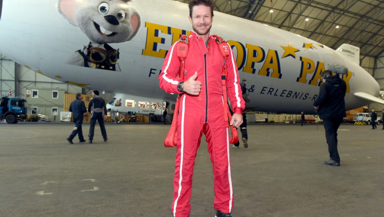 VIDEO  Anchetatorii nu exclud nicio ipoteză în cazul morții lui Felix Baumgartner, prăbușit cu parapanta în Italia. Variantele luate în calcul