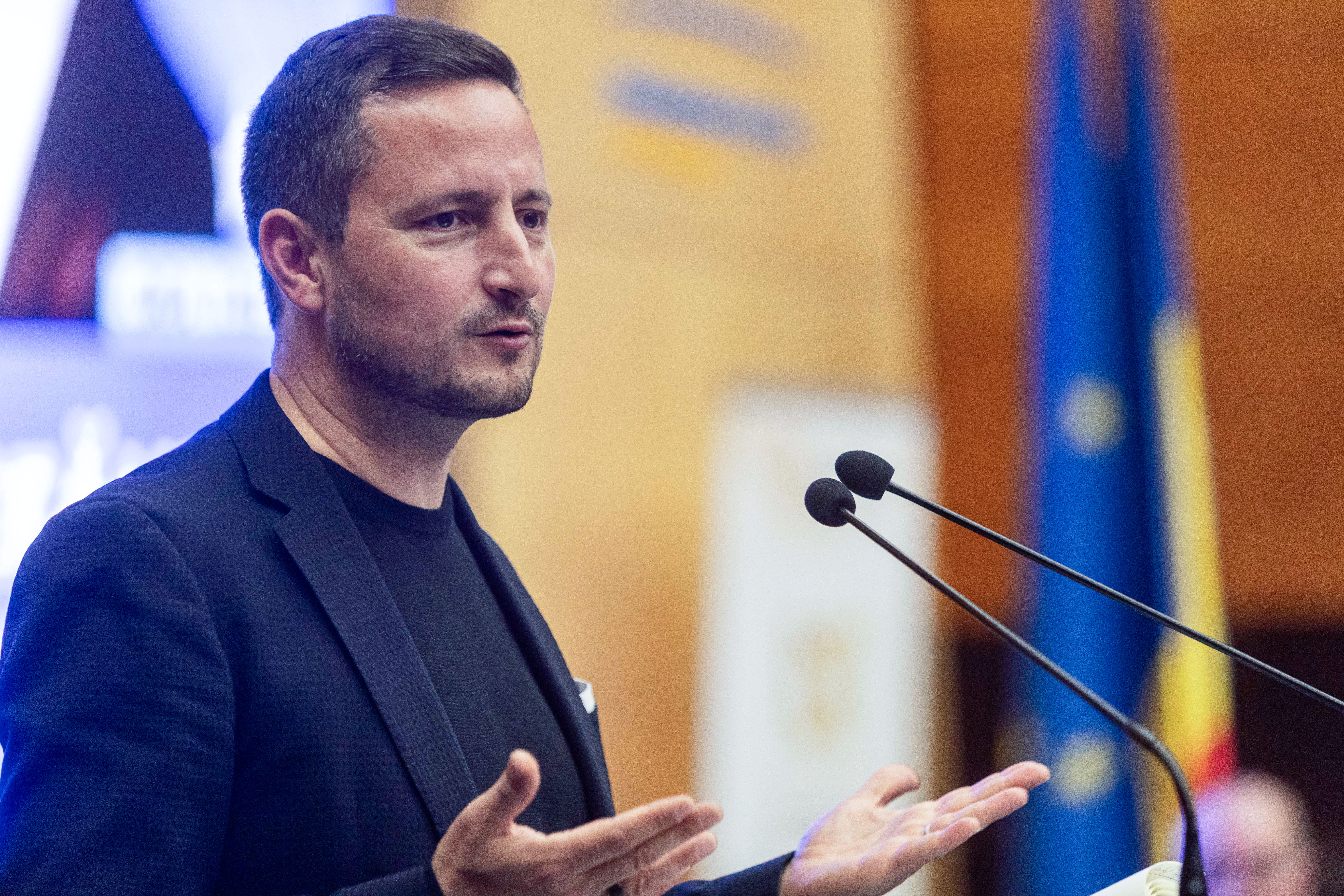 Nicu Ştefănuţă: „Oare cum v-aţi simţi dacă români de-ai noştri ar fi bătuţi în străinătate doar pentru că sunt români?”