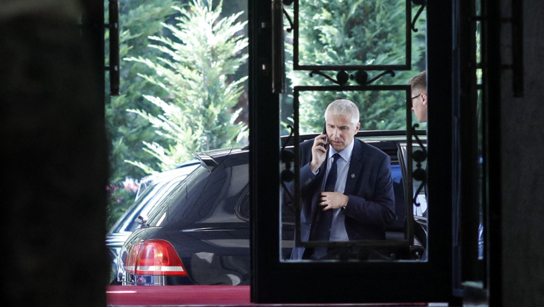 Jurca face curățenie în Cancelarie: cheltuielile pe mașini de serviciu și protocol se reduc