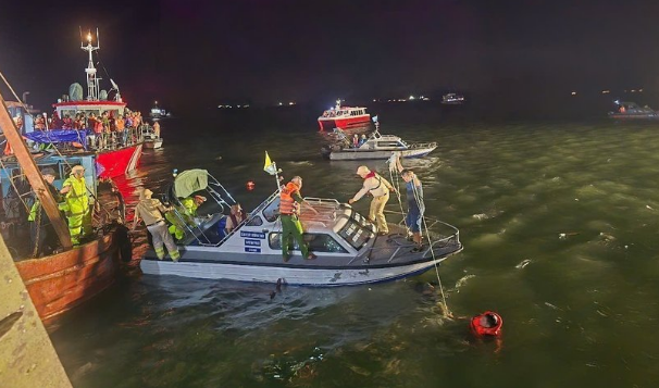 VIDEO. Tragedie în Vietnam: Cel puţin 34 de persoane au murit după ce o ambarcaţiune turistică s-a răsturnat în Golful Ha Long