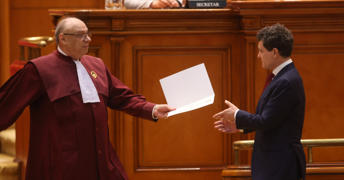 Nicușor Dan a contestat la CCR legea privind propaganda legionară. AUR, SOS și POT sesizaseră Curtea pentru aceeași lege