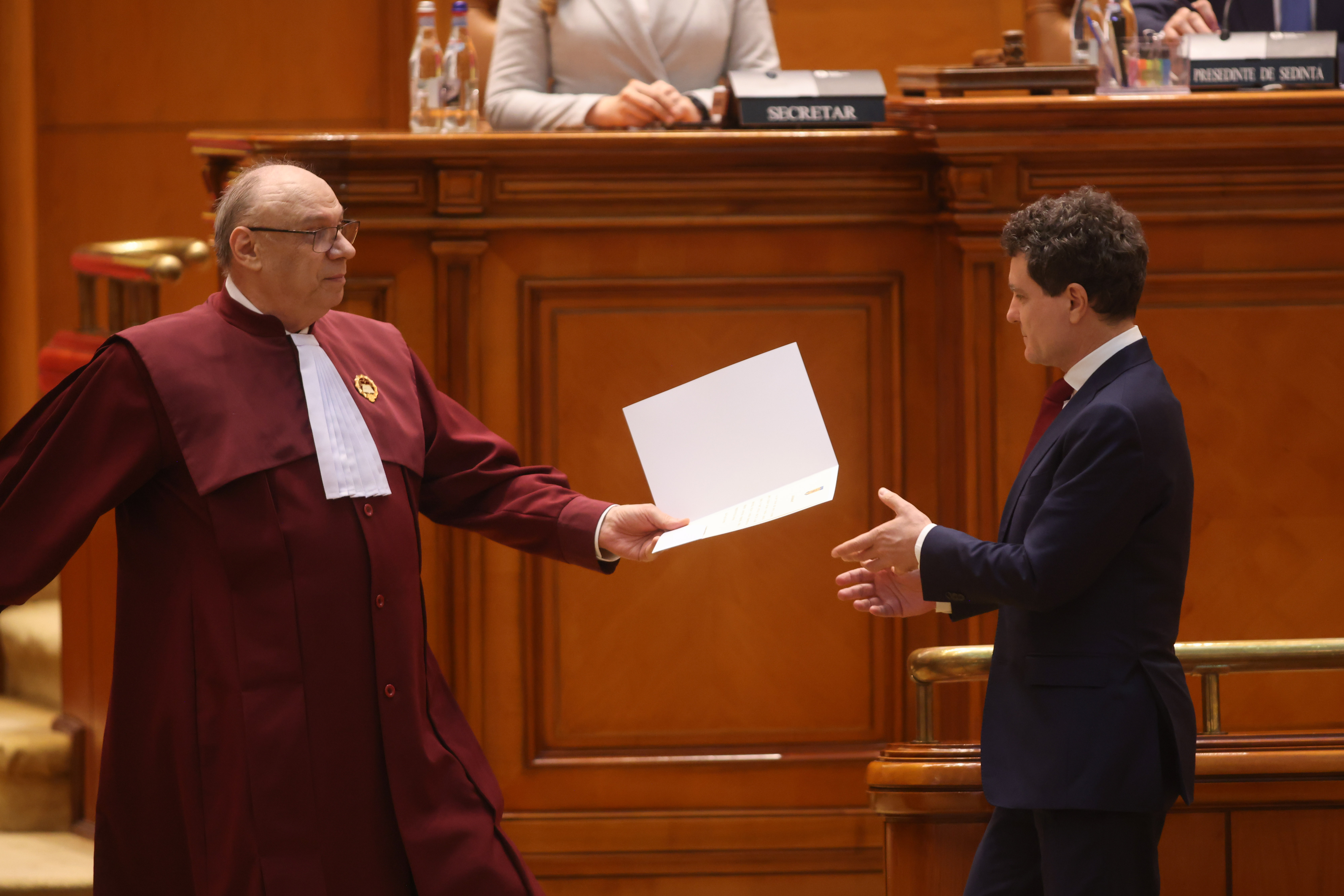 Nicușor Dan a contestat la CCR legea privind propaganda legionară. AUR, SOS și POT sesizaseră Curtea pentru aceeași lege
