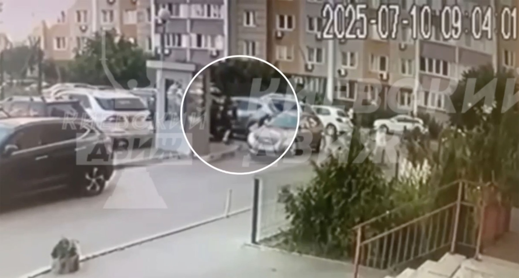 Momentul în care un ofițer al Serviciului de Securitate al Ucrainei a fost împușcat mortal într-o parcare de lângă Kiev