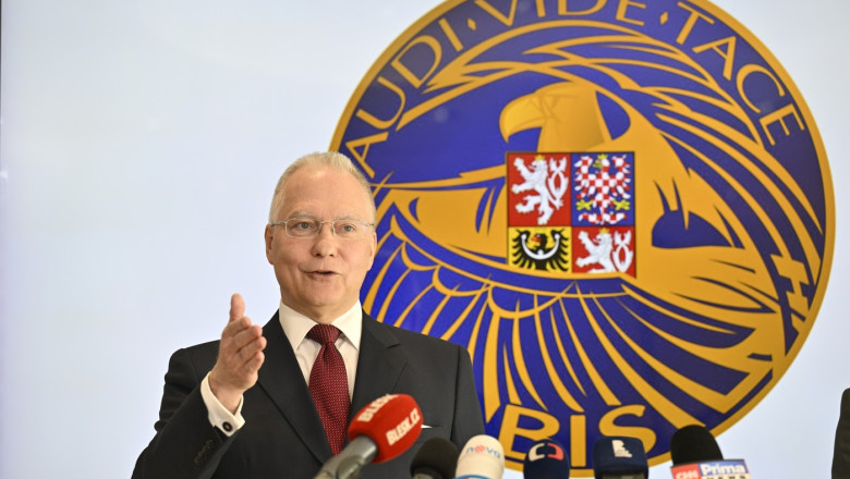  Rusia angajează migranți pentru a semăna haos în țările UE, susțin serviciile secrete din Cehia 
