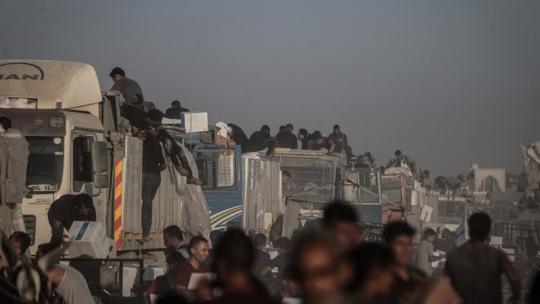 Humanitarian aid trucks arrive in northern Gaza
