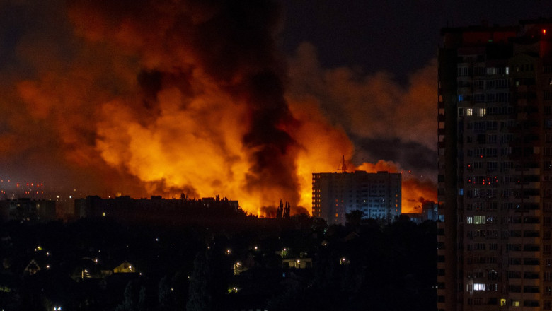 Foc și fum, în urma unui atac furibund al Rusiei în Ucraina, la 4 iulie. Foto: Profimedia