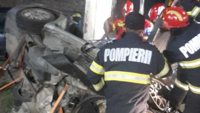  Accident grav de circulaţie în judeţul Bihor: O persoană a murit şi alta este rănită, încadrată la „ cod roşu medical” 