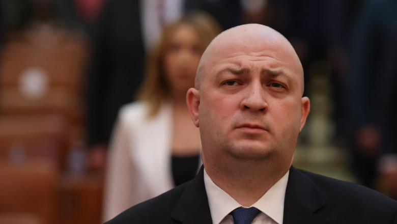  Deputatul Vexler renunță la Ordinul Național pentru Merit după ce Nicușor Dan a contestat la CCR legea anti-extremism 
