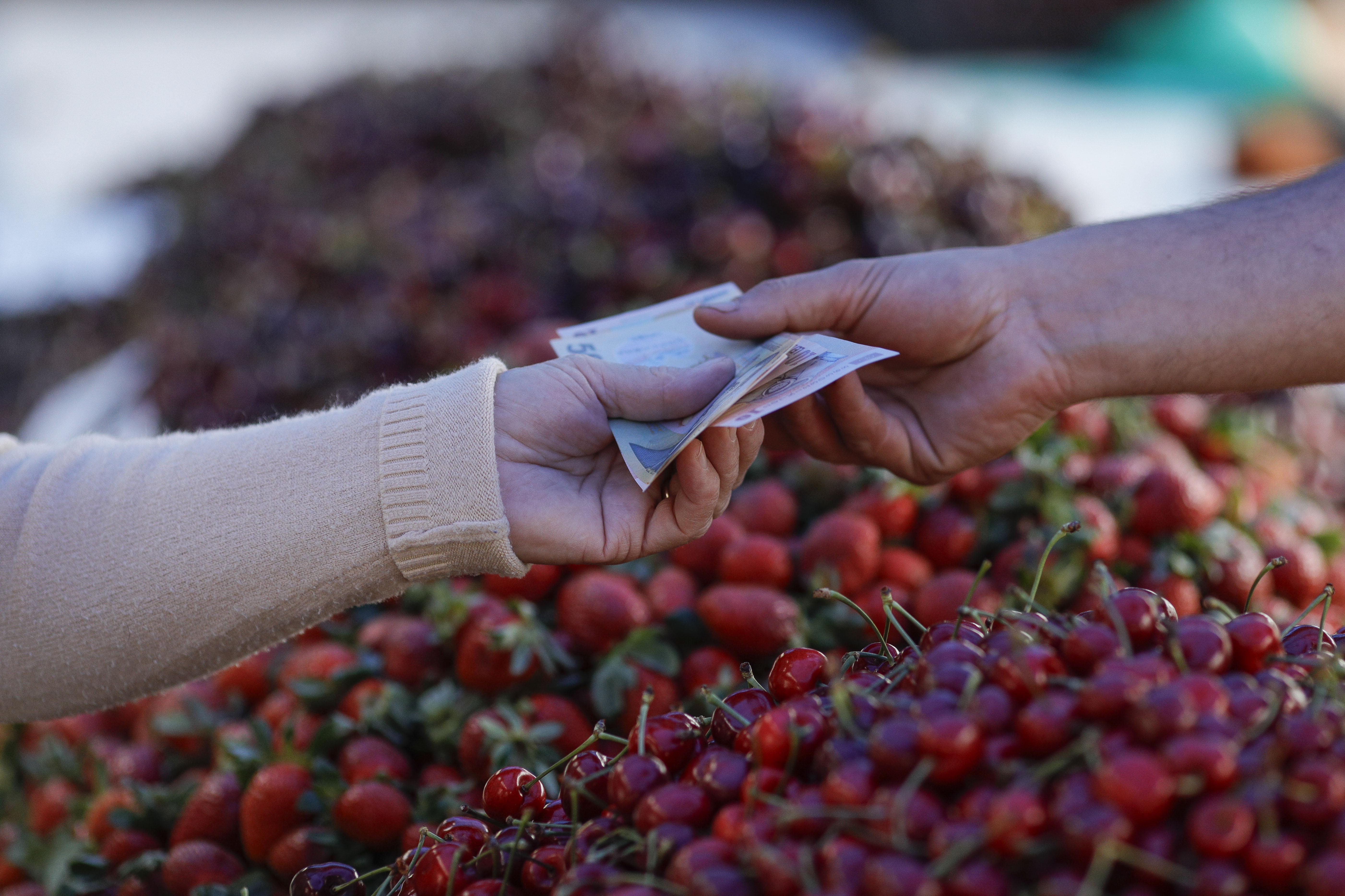 Inflația a crescut la 5,7%. Fructele s-au scumpit cu peste 33% în ultimul an