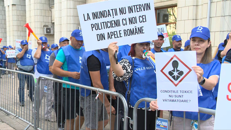   Video  Sindicaliștii de la Apele Române protestează în fața Ministerului Mediului. Sunt nemulțumiri după tăierea sporurilor 