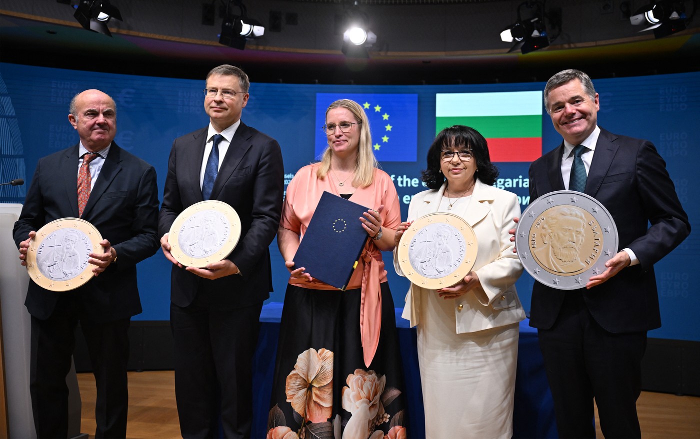Serviciile secrete ruse, identificate drept amenințare la adresa aderării Bulgariei la zona euro