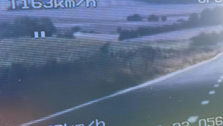 O femeie de 28 de ani a condus o maşină cu o viteză de 163 km/h într-o zonă unde limita era de 50 de km/h. Cum a fost sancționată