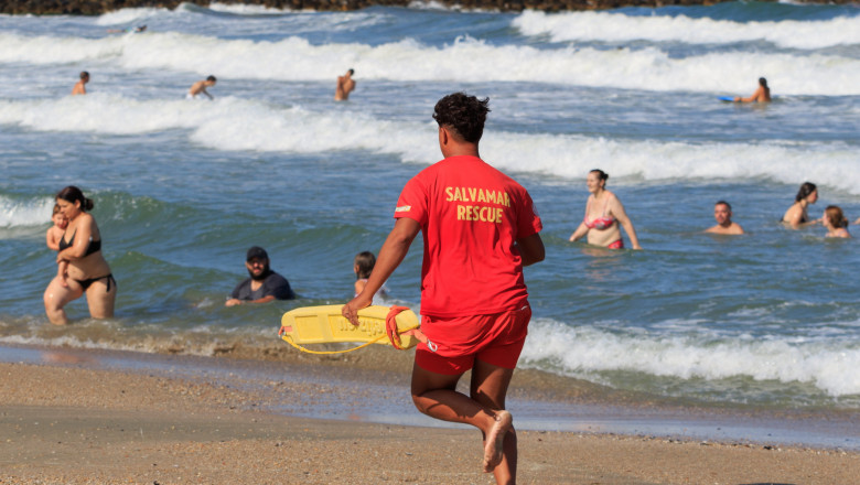 Un bărbat a murit după ce a căzut în mare de pe placa de surfing, la 2 Mai