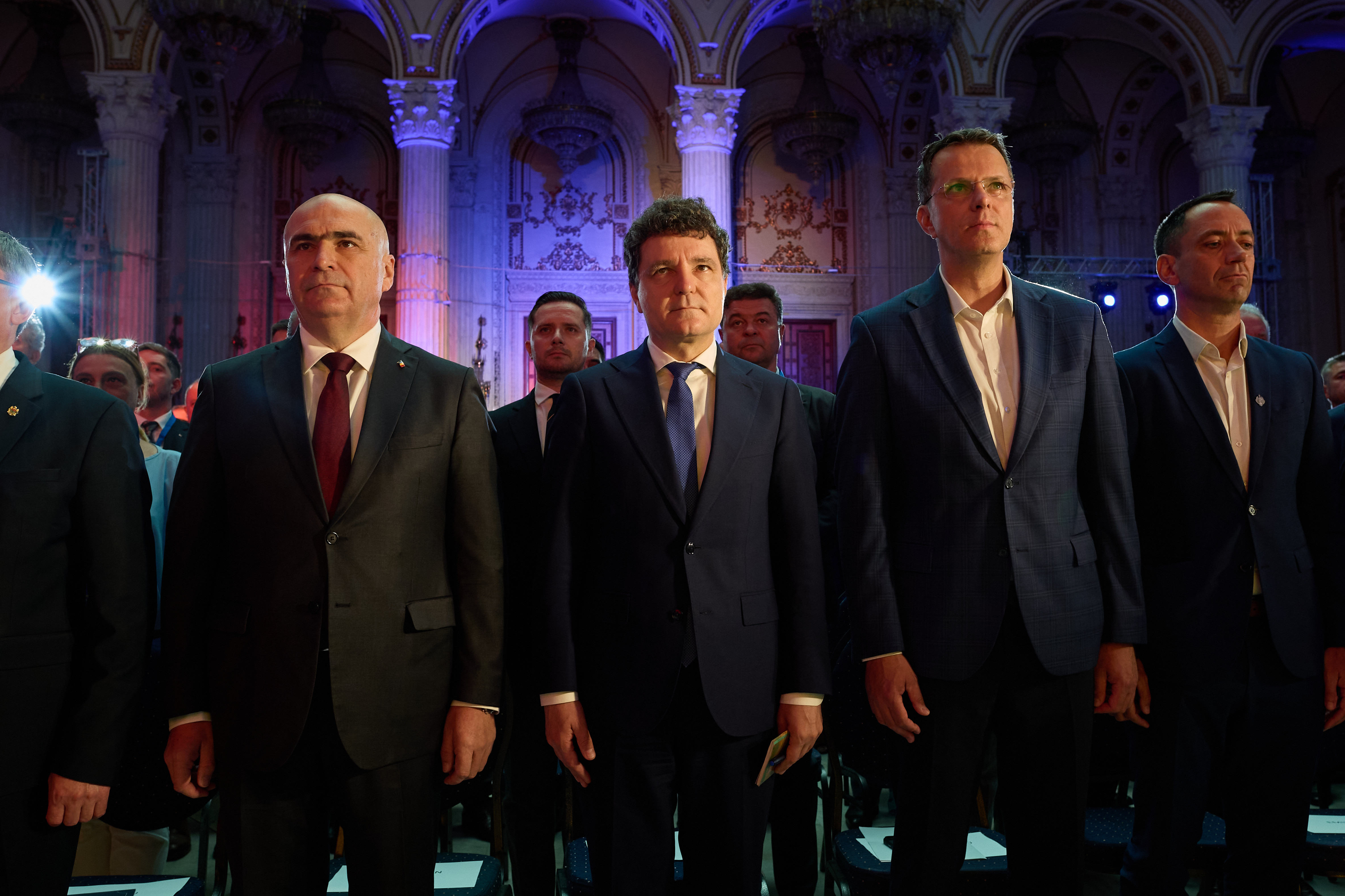 Nicușor Dan i-a convocat pe Ilie Bolojan și Ionuț Moșteanu, după decizia SUA de a retrage soldați americani din România (surse)