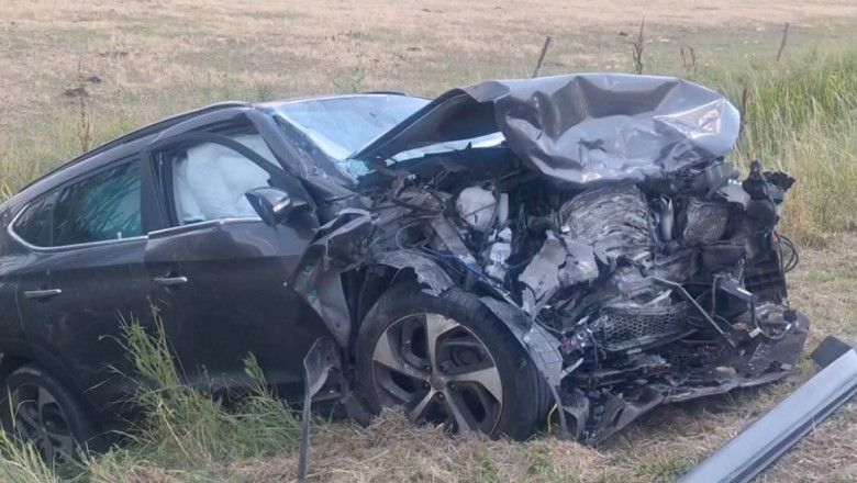 Accident grav în Arad. Două persoane au murit, doi copii au ajuns la spital