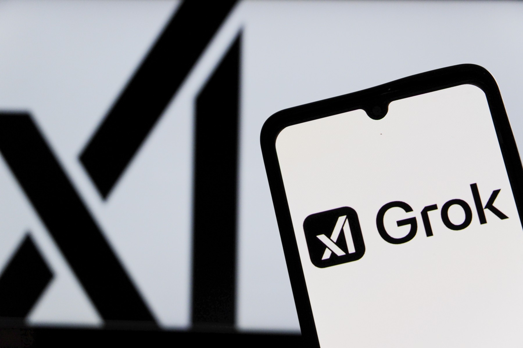 Trei adolescente au dat în judecată compania xAI a lui Elon Musk pentru crearea de imagini cu abuzuri sexuale plecând de la pozele lor