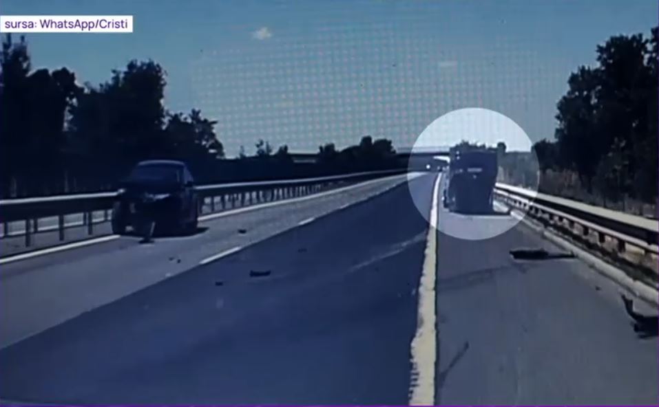 VIDEO Accident grav pe Autostrada Soarelui: Momentul în care o mașină se răstoarnă, după ce se izbește de un alt autoturism