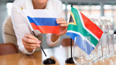Steaguri Rusia Africa de Sud