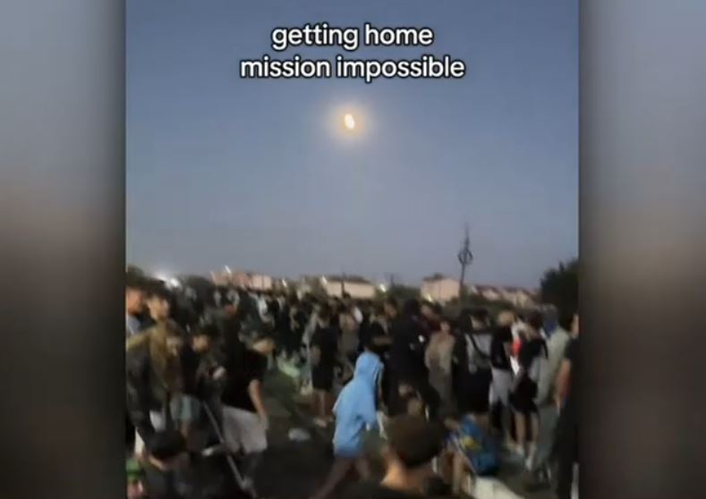 VIDEO Cum a arătat cel mai aglomerat weekend pe litoral de la începutul sezonului estival. Gara din Costinești a fost arhiplină