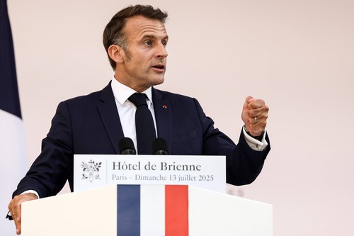 Macron anunţă că va dubla bugetul militar până în 2027: „Salvarea patriei presupune să cheltuim mai mult pentru apărare”