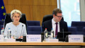 Ursula von der Leyen și Bjoern Seibert