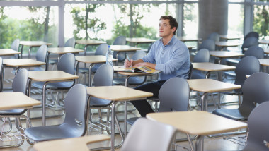 student in sala de clasa