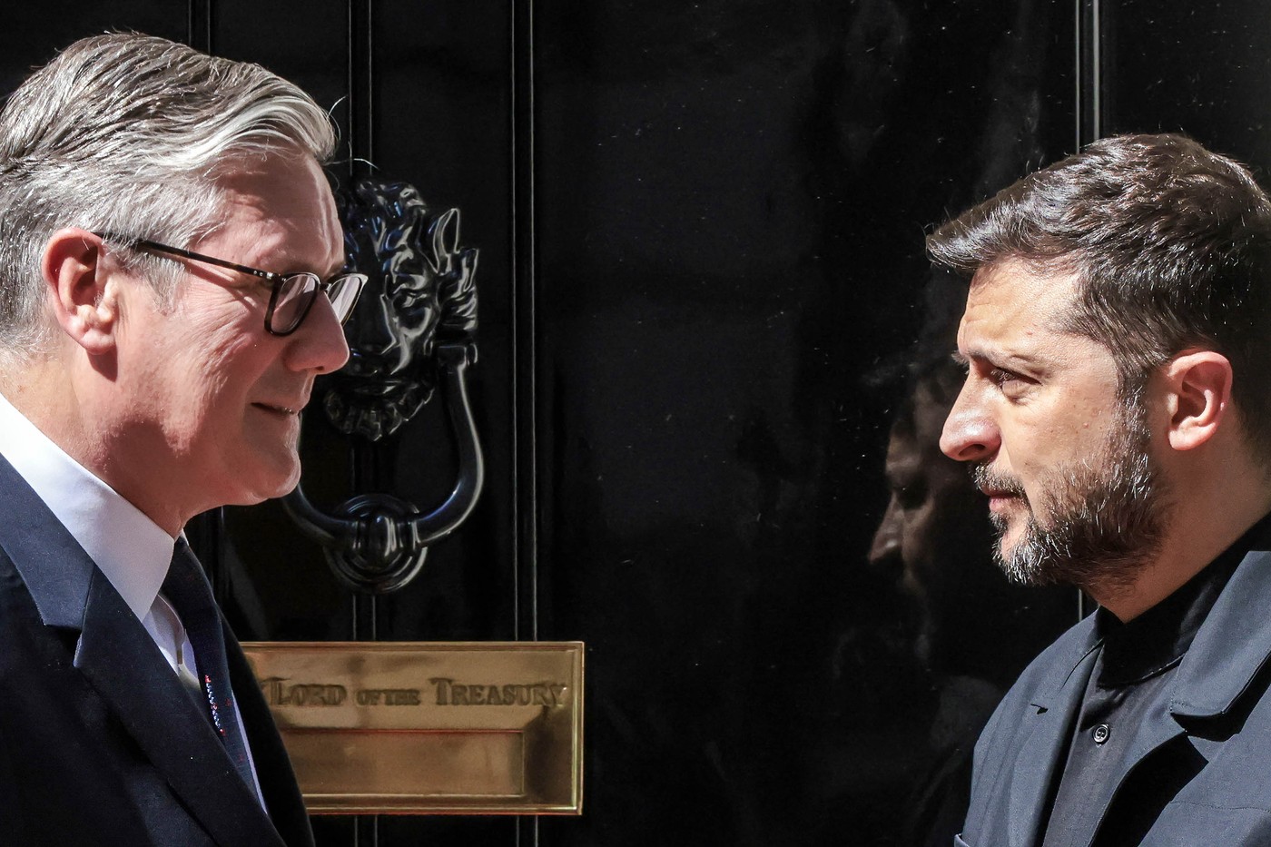 Criza care a zguduit Kievul. Ce i-a transmis Zelenski lui Starmer, după două zile de proteste față de reforma anticorupție