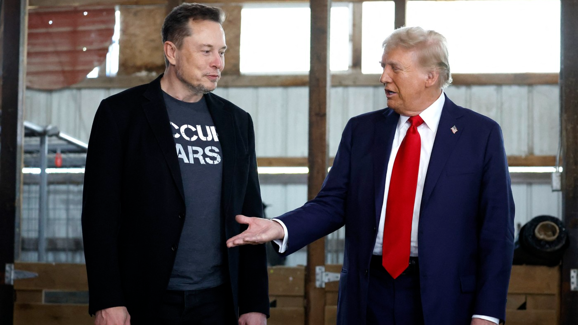 Donald Trump spune că nu vrea să distrugă companiile lui Elon Musk: „Îmi doresc să prospere”. SpaceX riscă să piardă contracte uriașe