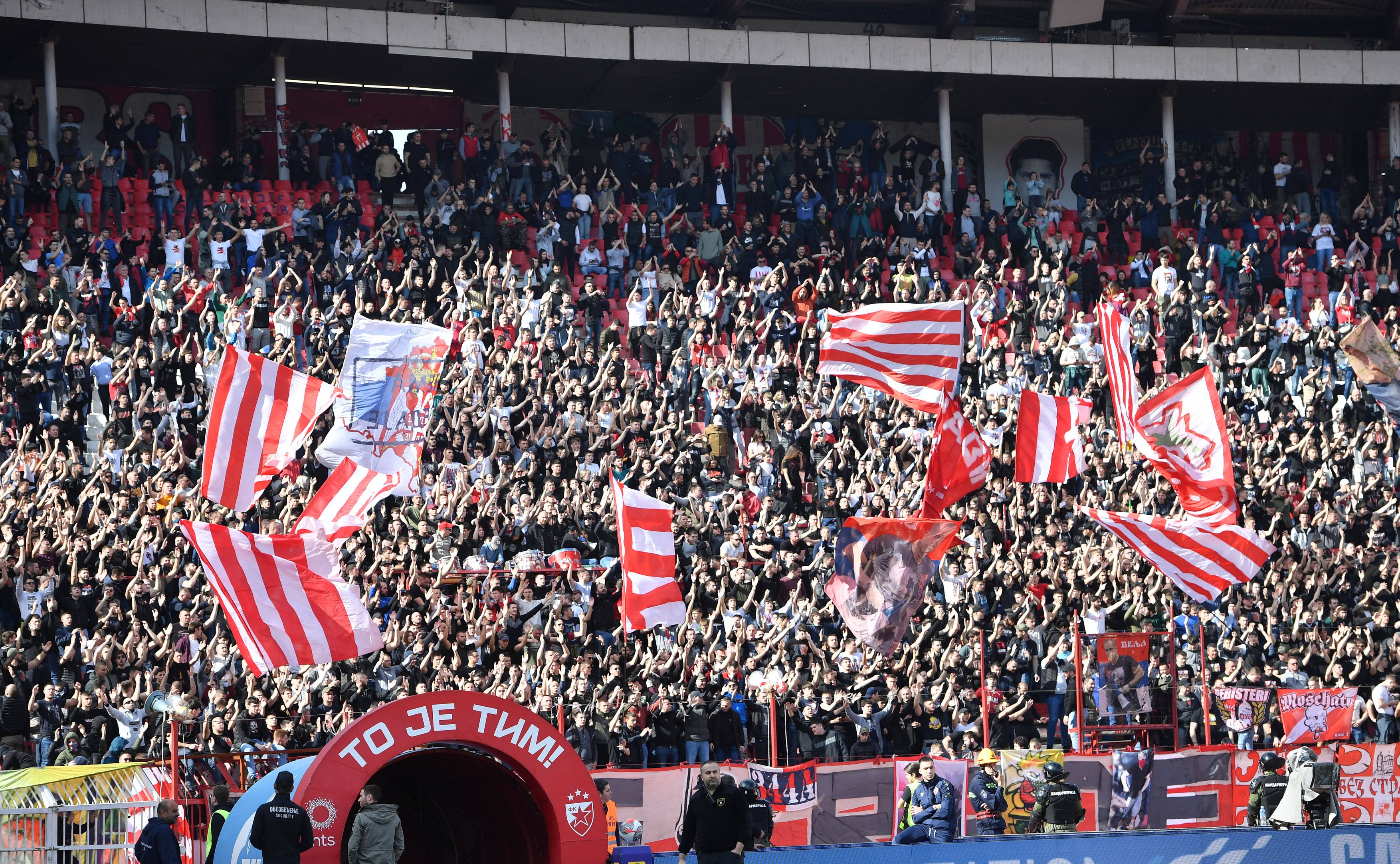 FIFA a sancţionat Serbia cu închiderea parţială a stadionului la meciul cu Anglia, din cauza comportamentului rasist al unor suporteri