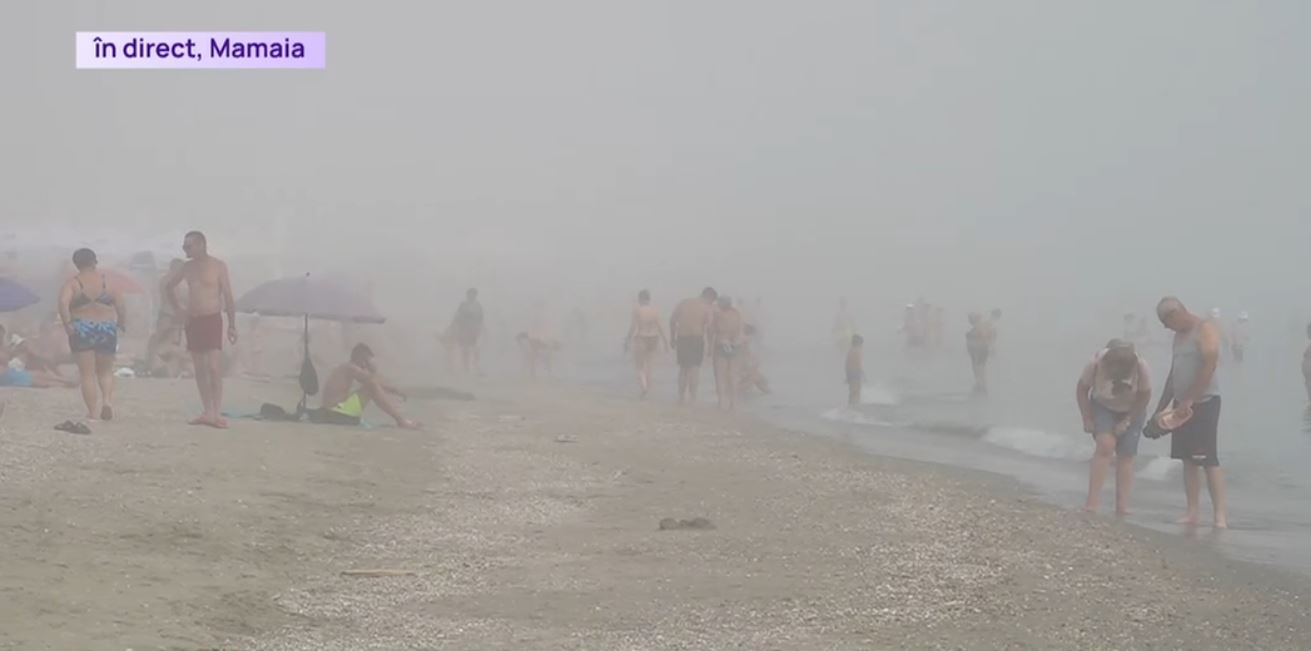 Imagini spectaculoase de pe litoral: O  ceață densă a cuprins plajele din Mamaia și Vama Veche