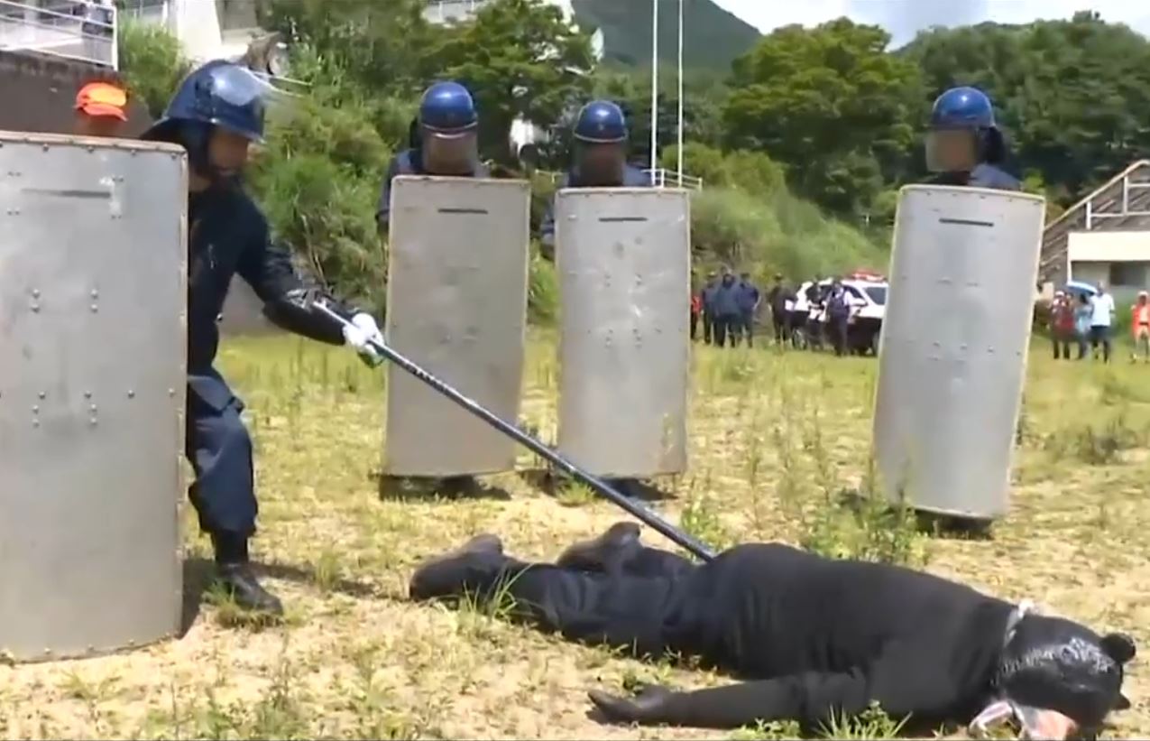 VIDEO Cum decurge un exercițiu de pregătire pentru atacurile urșilor în Japonia