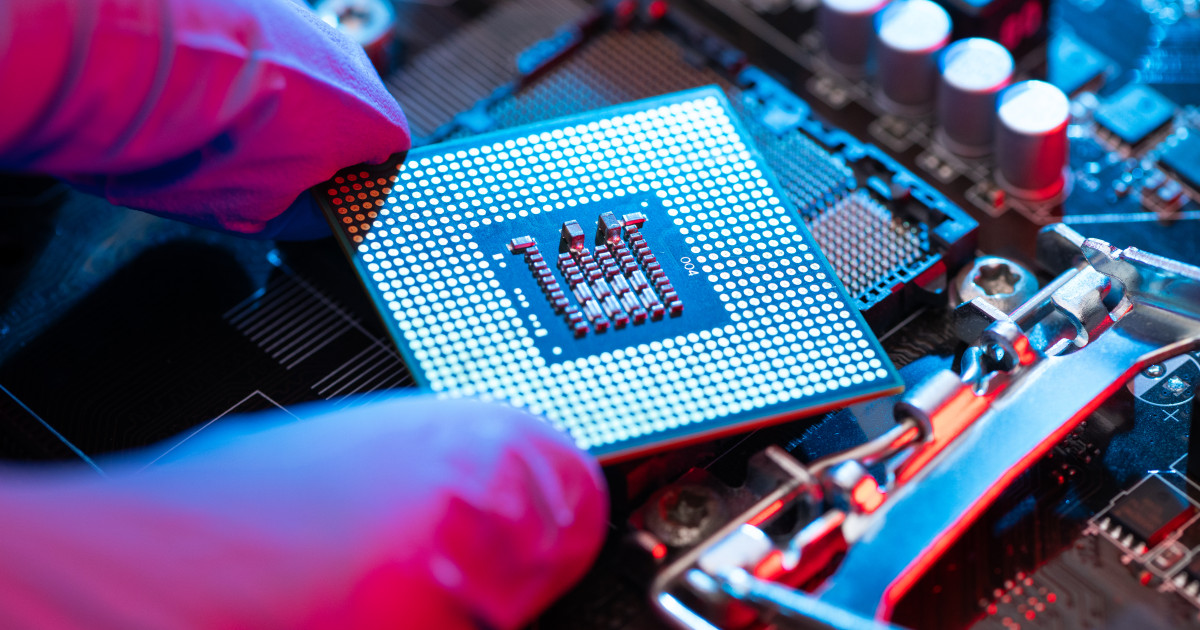Intel renunță la investițiile din Germania și Polonia. Mai este Europa în cursa semiconductorilor?