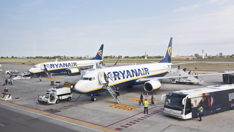 VIDEO  Aeroportul Otopeni. Un autobuz care urma să transporte călătorii la avion și-a părăsit traseul și a ajuns pe DN1